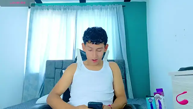 FelipeGonzalezz online show from 11.20.25