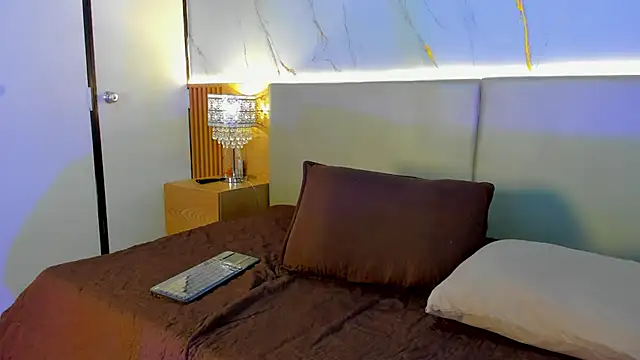 april grey11 online show from 11.12.25