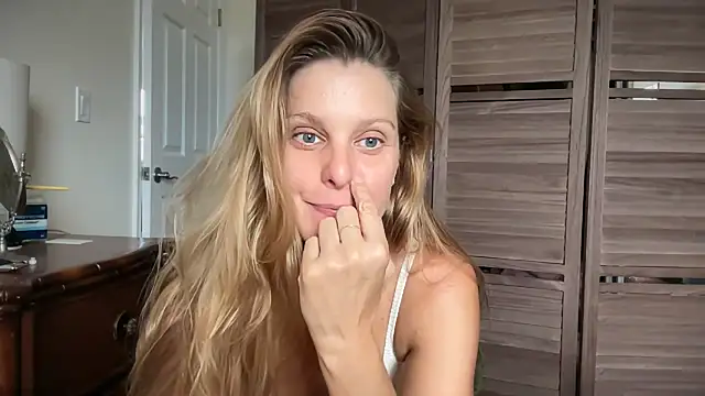 Snapshot of prettylittlekittycat chatting on 06.25.26 prettylittlekittycat online show from 06.25.26