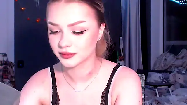 Snapshot of MissVelour chatting on 11.13.25 MissVelour online show from 11.13.25