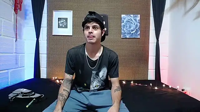 Snapshot of wild_duo777 chatting on 12.15.25 wild duo777 online show from 12.15.25