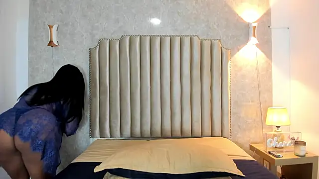 ArissDeLuna online show from 11.28.25