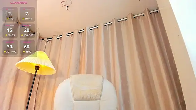 Snapshot of cleeo_nile chatting on 11.17.25 cleeo nile online show from 11.17.25