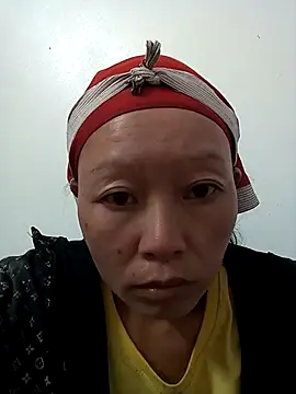 girl-hot2x online show from 11.15.25