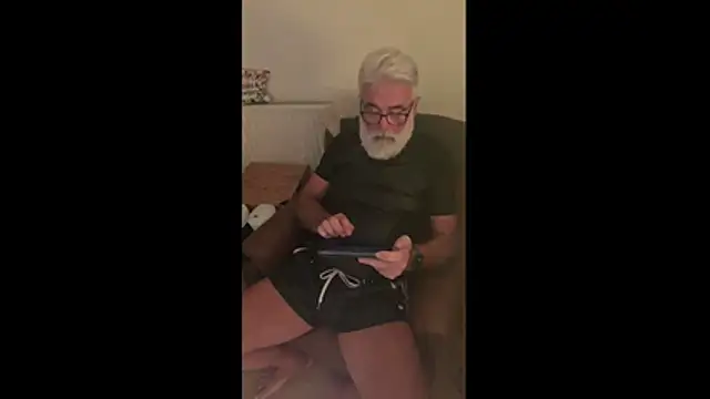 Snapshot of LeatherSdaddy chatting on 12.01.25 LeatherSdaddy online show from 12.01.25