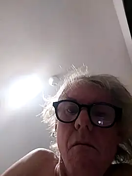 Snapshot of Tomaztomaz1763 chatting on 11.13.25 Tomaztomaz1763 online show from 11.13.25