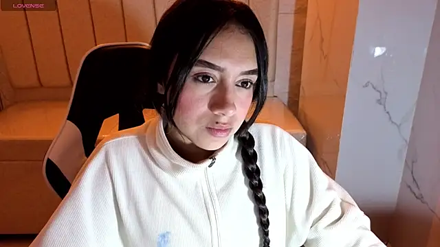 Snapshot of Juliana_Tx chatting on 11.21.25 Juliana Tx online show from 11.21.25