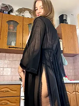 Snapshot of yourladyMary chatting on 11.25.25 yourladyMary online show from 11.25.25