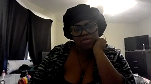 Snapshot of ThickkMadamm chatting on 11.13.25 ThickkMadamm online show from 11.13.25