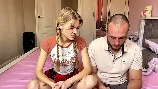 Snapshot of Daisy_Couple chatting on 12.14.25 Daisy Couple online show from 12.14.25