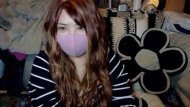 Snapshot of oxLILxMELOxo chatting on 12.05.25 oxLILxMELOxo online show from 12.05.25