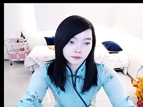 Snapshot of Shaurk chatting on 12.14.25 Shaurk online show from 12.14.25