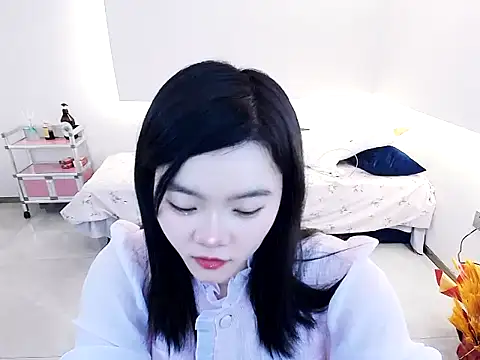 Snapshot of Shaurk chatting on 12.16.25 Shaurk online show from 12.16.25