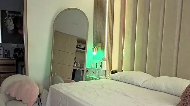 Snapshot of Iamnyxy chatting on 12.02.25 Iamnyxy online show from 12.02.25