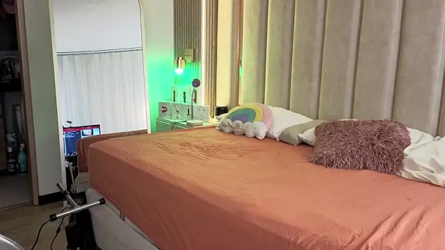 Snapshot of Iamnyxy chatting on 12.04.25 Iamnyxy online show from 12.04.25