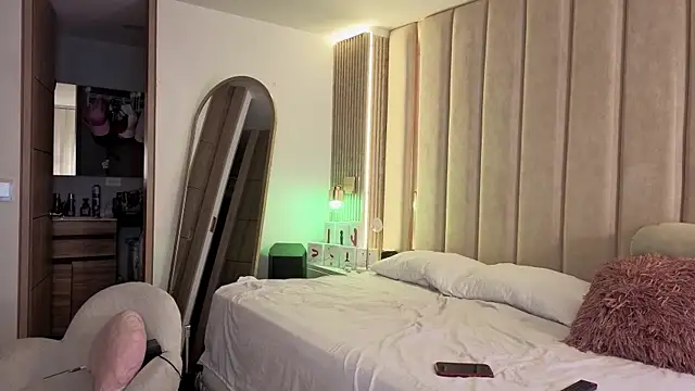 Snapshot of Iamnyxy chatting on 12.16.25 Iamnyxy online show from 12.16.25