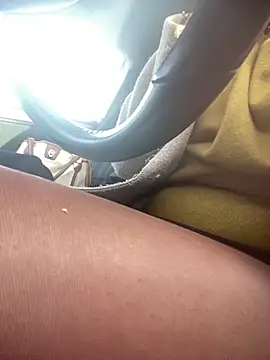 Snapshot of Deessenympho chatting on 12.16.25 Deessenympho online show from 12.16.25