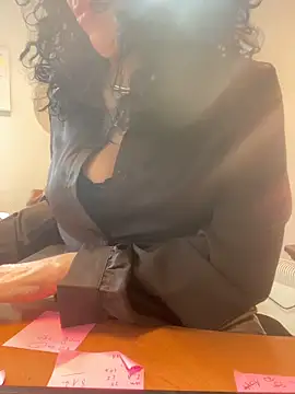 Snapshot of Deessenympho chatting on 02.02.26 Deessenympho online show from 02.02.26