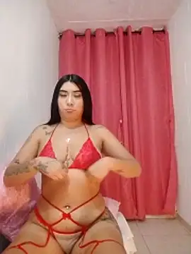 Snapshot of mila_roose_ chatting on 11.12.25 mila roose online show from 11.12.25