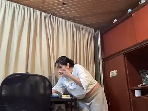 Snapshot of Dreana chatting on 02.01.26 Dreana online show from 02.01.26