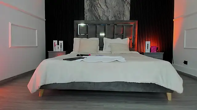 Laureenwells online show from 03.13.26