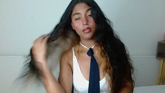 Bia LuxBia Lux online show from 02.04.26