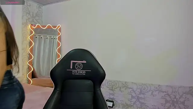 ISABELA TAY online show from 12.22.25