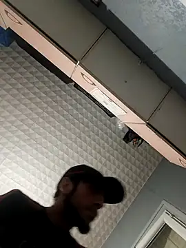 hotguy71000 online show from 12.05.25