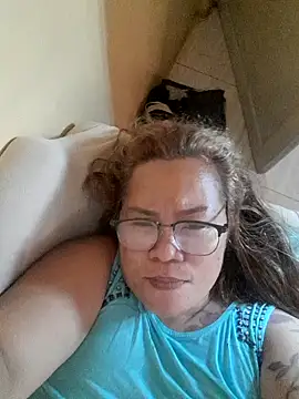 Snapshot of loriepinay46 chatting on 06.19.26 loriepinay46 online show from 06.19.26