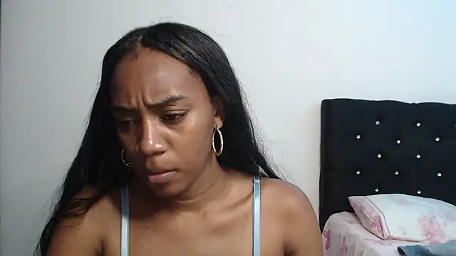 AishaOwens online show from 11.27.25