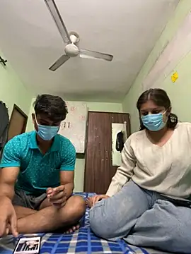 Snapshot of Cute_hotzara chatting on 11.15.25 Cute hotzara online show from 11.15.25