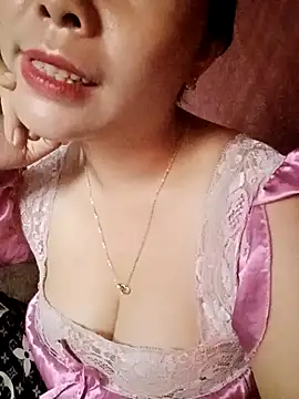 Snapshot of Qiune92 chatting on 11.12.25 Qiune92 online show from 11.12.25