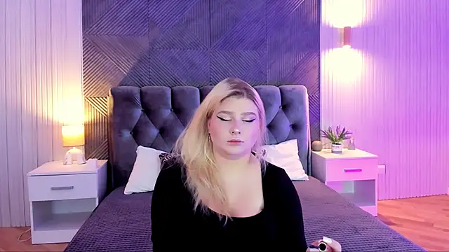 EmiliaStanley online show from 11.20.25