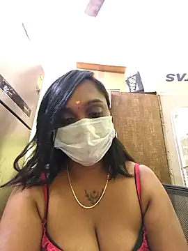 Snapshot of Dharshini98 chatting on 12.14.25 Dharshini98 online show from 12.14.25