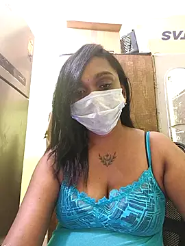 Snapshot of Dharshini98 chatting on 12.15.25 Dharshini98 online show from 12.15.25