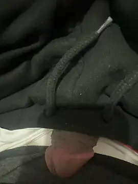 Snapshot of kangro_80 chatting on 12.15.25 kangro 80 online show from 12.15.25