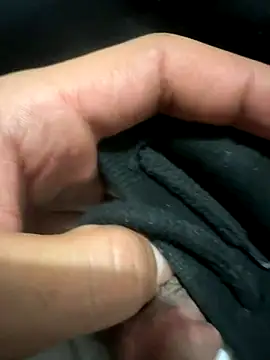 Snapshot of kangro_80 chatting on 12.16.25 kangro 80 online show from 12.16.25