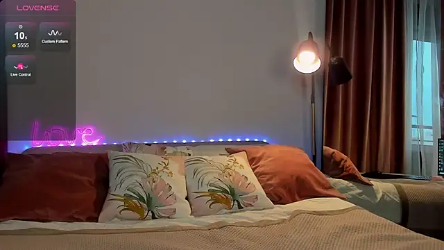 EllaRosss online show from 12.03.25