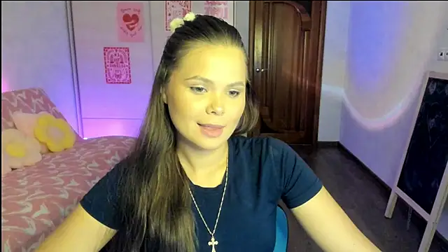 Snapshot of Kira_love_81 chatting on 07.20.26 Kira love 81 online show from 07.20.26