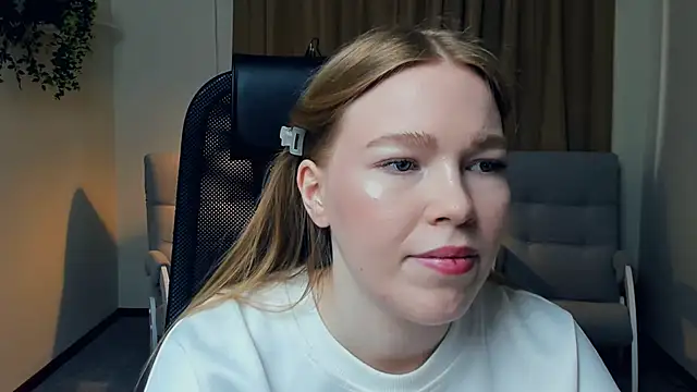 Snapshot of LavetaShiroma chatting on 11.15.25 LavetaShiroma online show from 11.15.25