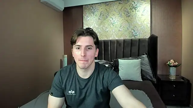 Snapshot of MarkYeti chatting on 11.14.25 MarkYeti online show from 11.14.25