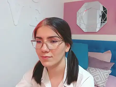 AriLumi online show from 11.22.25