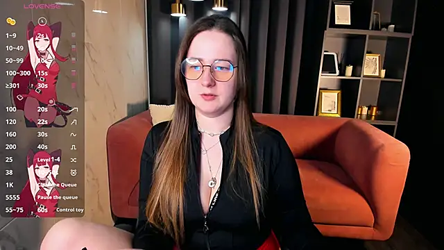 EmmaBloomm online show from 04.10.26