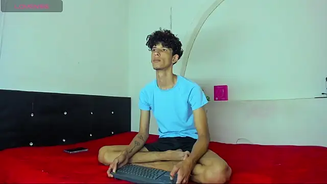 kaiborman00 online show from 04.21.26