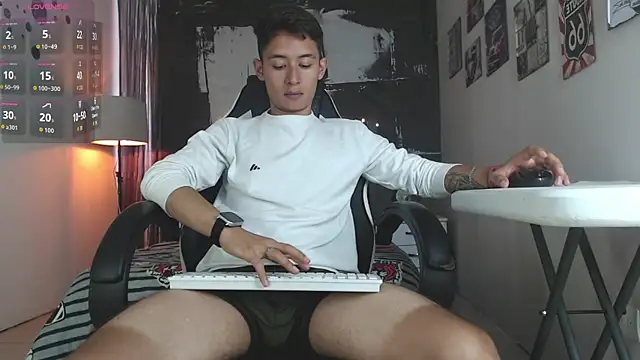 Snapshot of Angell01_ chatting on 11.14.25 Angell01 online show from 11.14.25