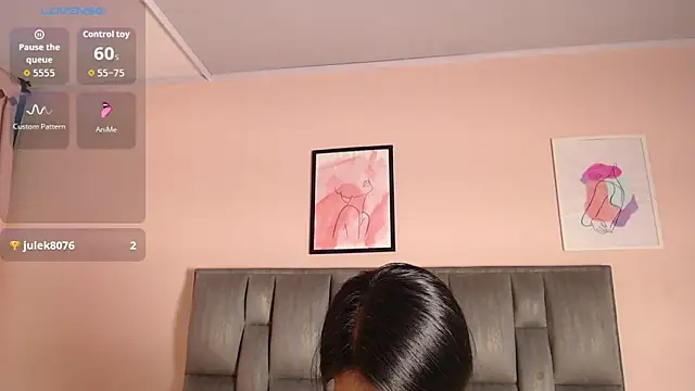 Snapshot of Ailyn-8 chatting on 11.18.25 Ailyn-8 online show from 11.18.25