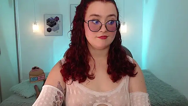 Snapshot of selene_rouse_ chatting on 06.18.26 selene rouse online show from 06.18.26