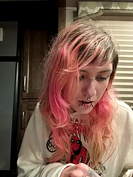 needlefaceUwU online show from 11.23.25