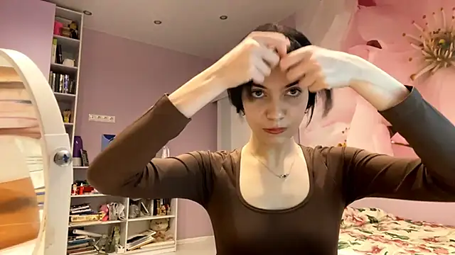 Snapshot of ShellyBedor chatting on 11.13.25 ShellyBedor online show from 11.13.25