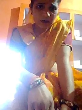 Snapshot of Bigg_bhabi chatting on 11.17.25 Bigg bhabi online show from 11.17.25